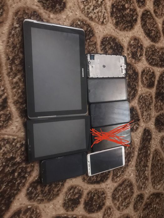 лот телефонів на запчастини