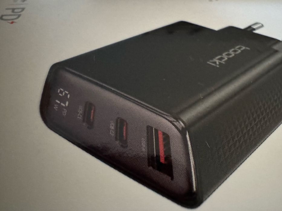 Ładowarka sieciowa TOOCKI 67 W. Usb-C 2x, Usb-A 1x. NOWA