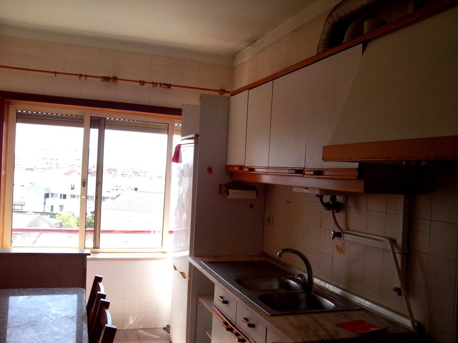 Particular arrenda T2 em São Vicente, Rua Fonte do Mundo