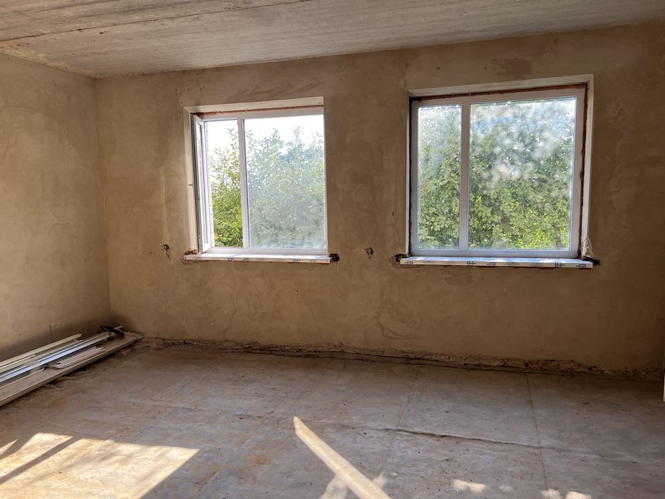 Продажа двоповерхового дуплекса - пів будинку - на Росі