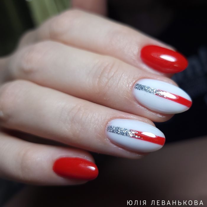 Послуги манікюру та педикюру, нарощування