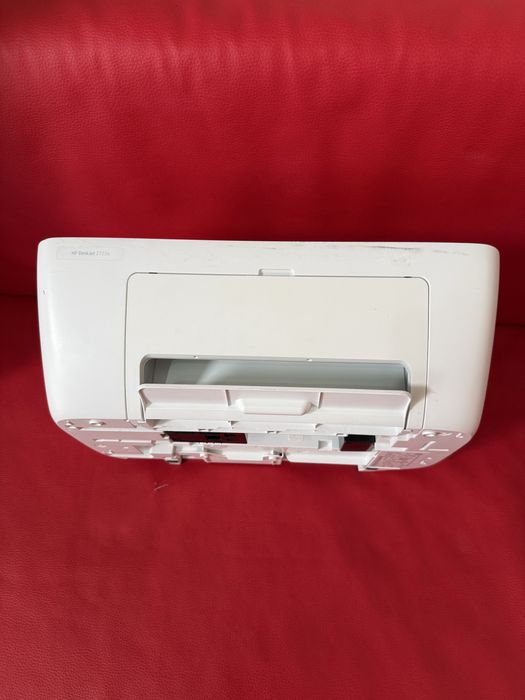 Impressora multifuncional HP DeskJet 2722e.