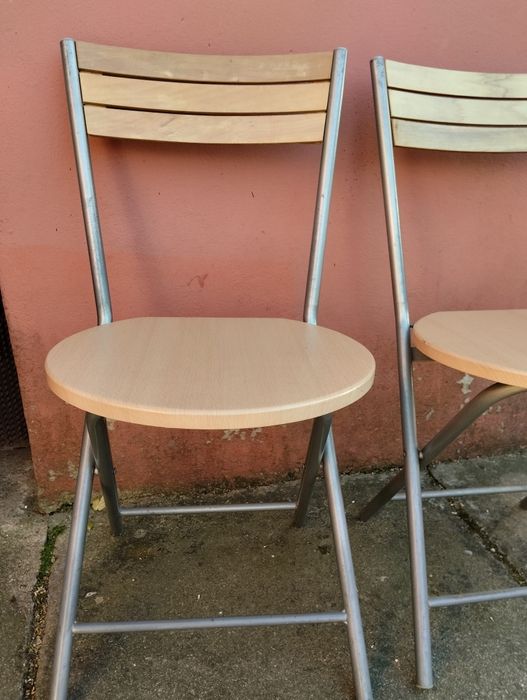 2 cadeiras como novas de fechar