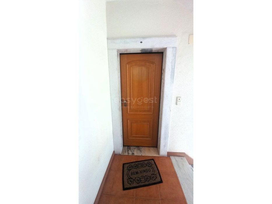 Apartamento T3 com Arrecadação e Lugar de Garagem em Santarém.