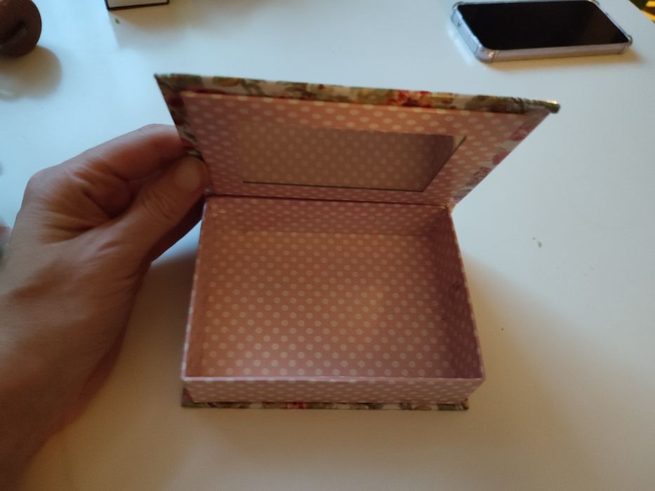 Pudełko ozdobne z lusterkiem