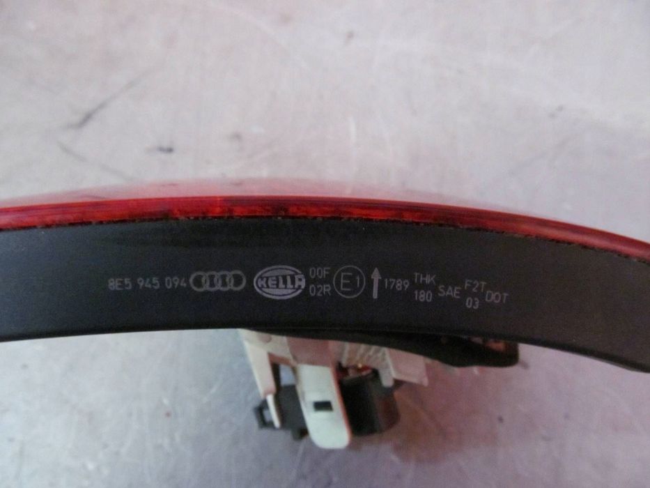 audi a4 b7 8e sedan lampa prawa tył tylna w klape 8e5945094