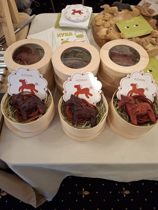 Коник - прикраса з дерева