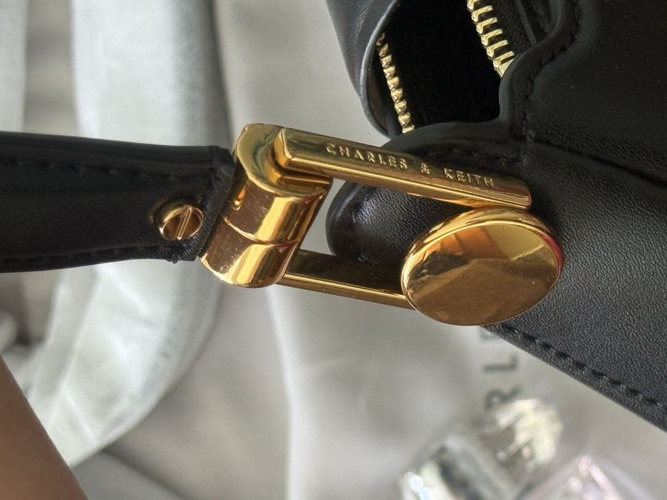 Жіноча сумка CHARLES & KEITH