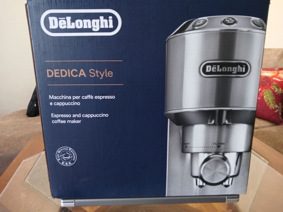 Кавоварка De’Longhi Dedica EC685