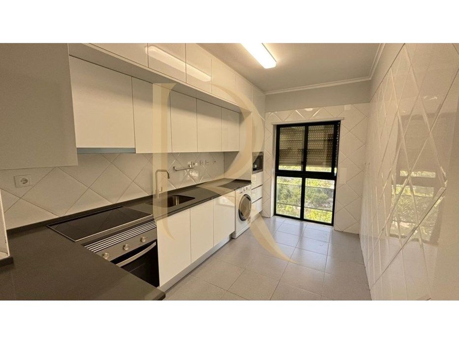 Apartamento duplex T1+1 remodelado no Monte da Caparica