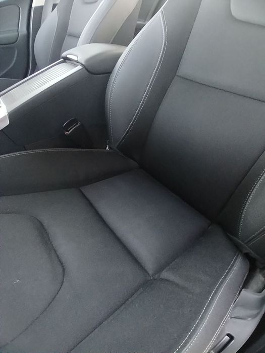 Автомобіль Volvo S60