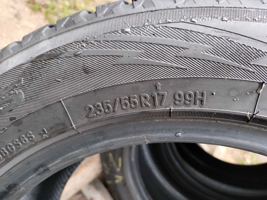 Зимові шини TOYO 235/55/17