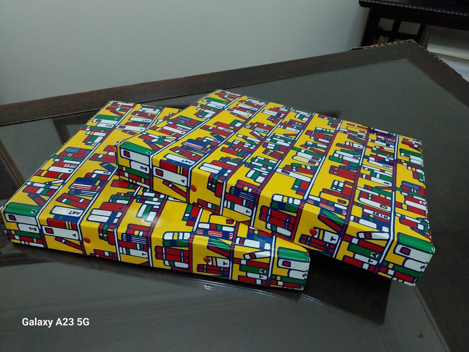 Dossiers arquivadores A4. Material escolar. Material de escritório