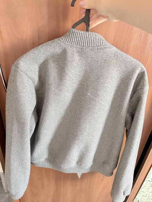 Весняний бомбер H&M