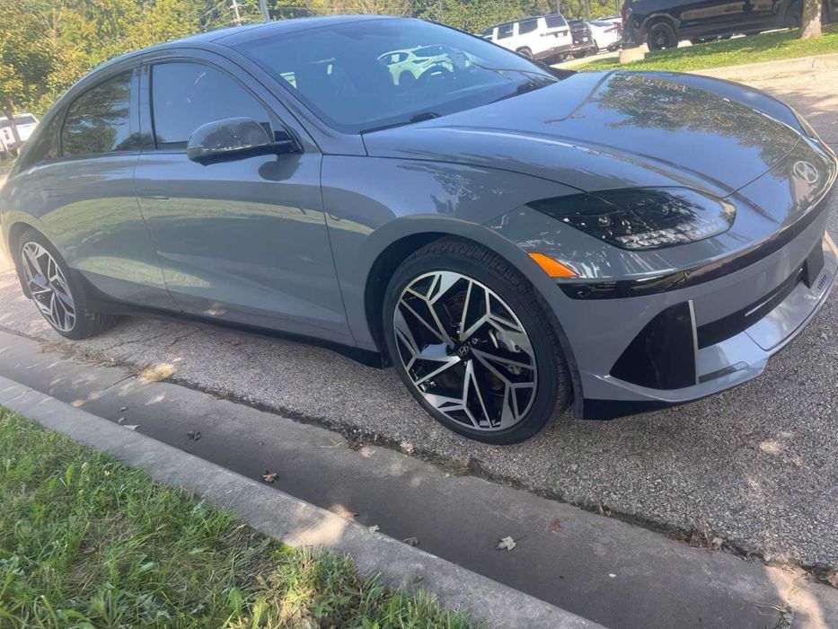 Hyundai Ioniq 6      2024