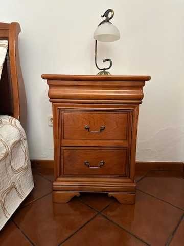 Quarto completo - Cama, Comoda, 2 mesas cabeceira, Roupeiro e Cadeirão