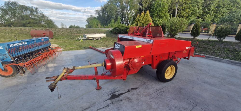 Прес-Підбирач Massey-Ferguson 124