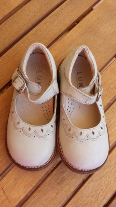 Sapatos de menina com sola de couro n.º 23