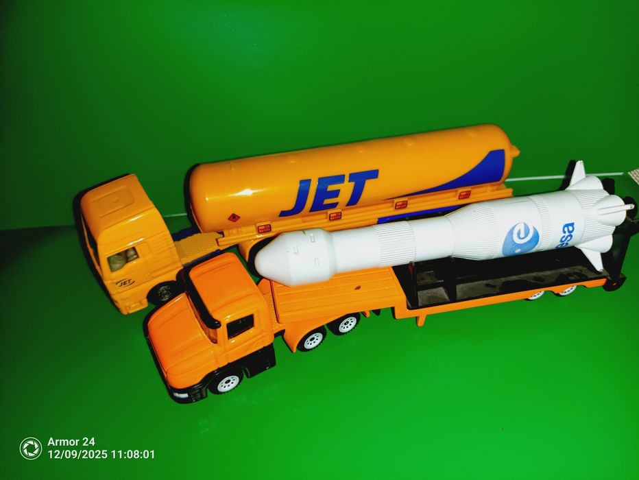 Siku cysterna Jet rakieta Esa. Man Scania