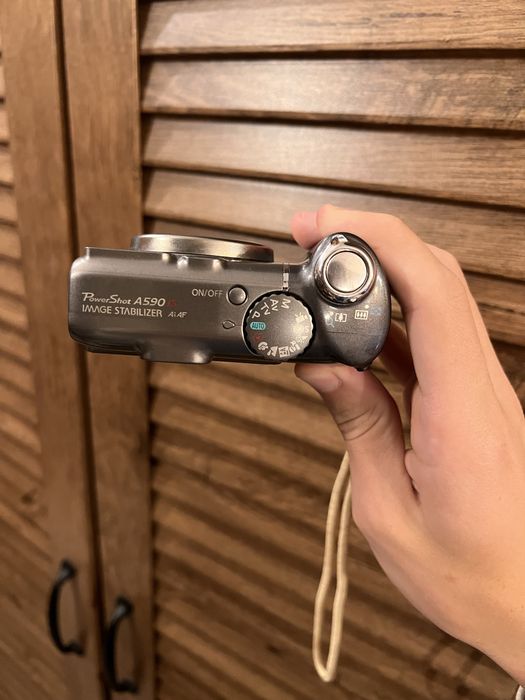 Цифровий фотоапарат Canon PowerShot A590 IS + Карта пам’яті 4GB (8.0 MP / CCD / 4x Zoom / Y2K) Чудовий стан!