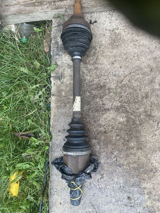 Продам піввісь на трафік 2ʼ5.      2007 -2014р