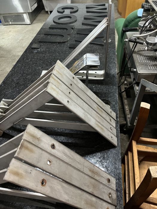 Braços para prateleiras em inox