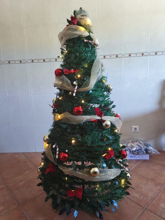 Árvore Natal decorada 1,5m fácil arrumação