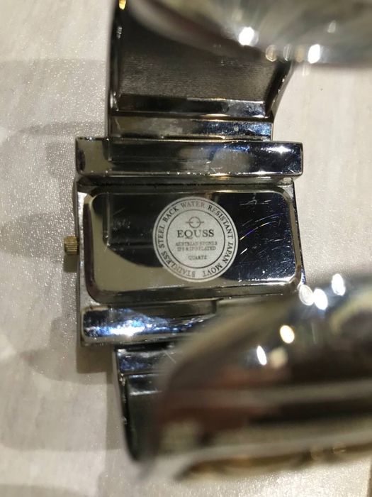 Продам женские часы