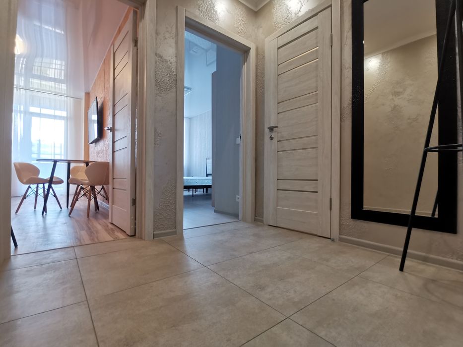 Драгоманова 10 новый дом . Позняки. 50 метров посуточно