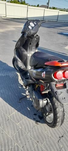 Продам скутера дуже хороший стан сів і поїхав комплект задня резина