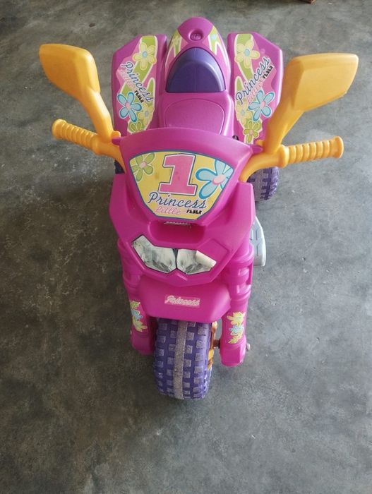 Mota com bateria princesas