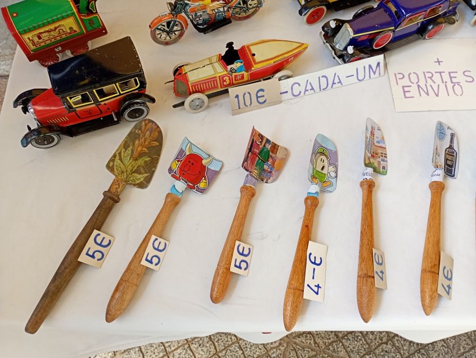 Brinquedos em chapa estrangeiros litografados