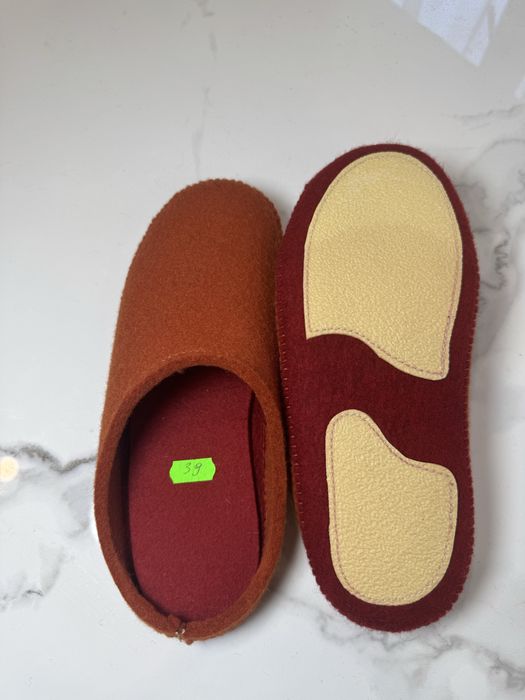 Тапки з натурального войлока.