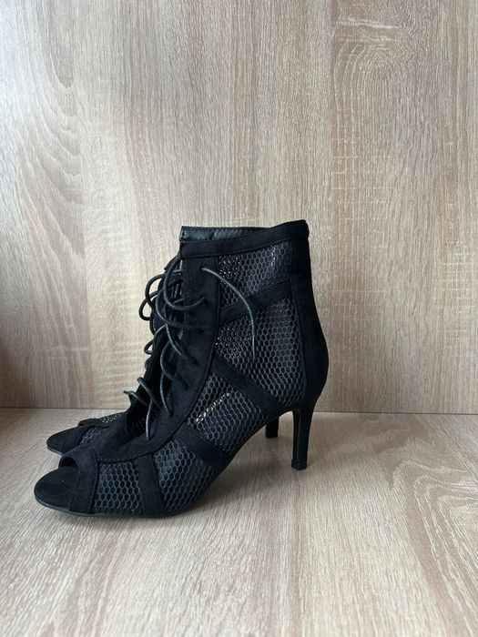 Взуття для heels