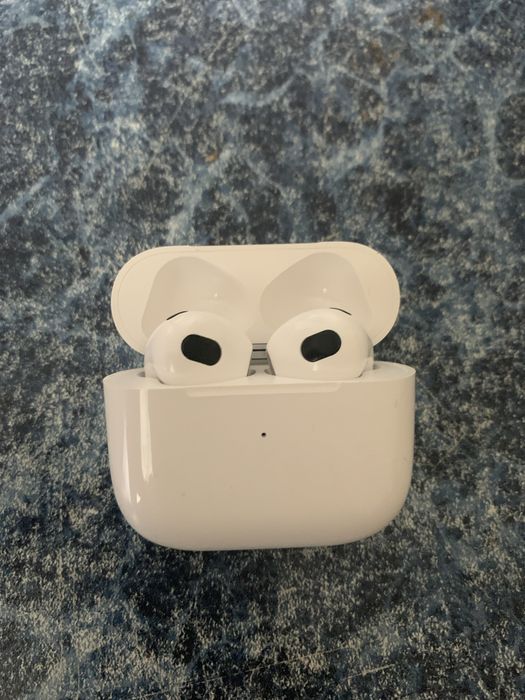 Навушники AirPods 4