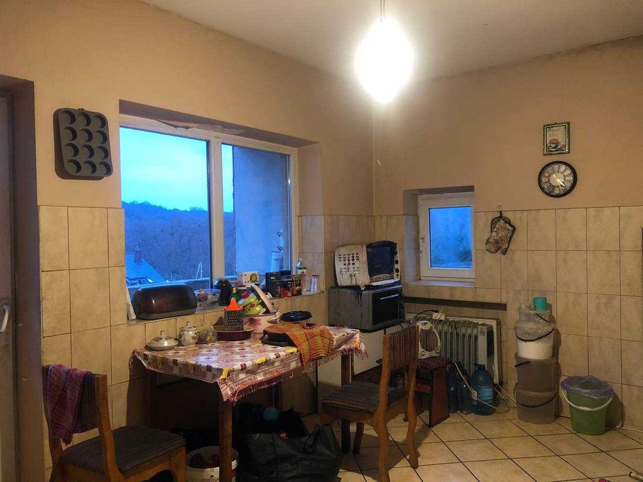 Продаж будинку і земельної ділянки