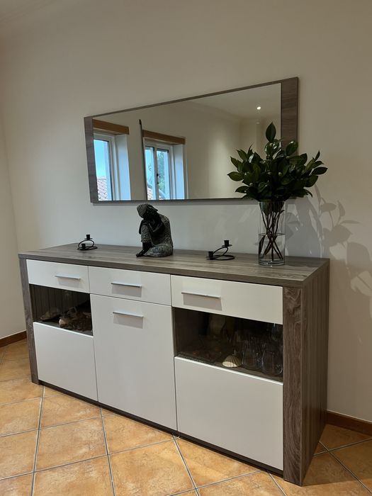 Conjunto de Móveis e Espelho