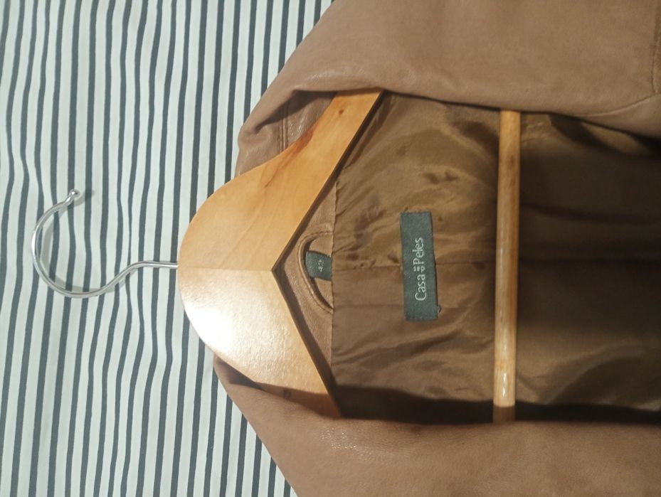 Casaco em pele castanho