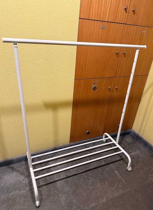 Suporte p/cabides, branco – IKEA | 12€