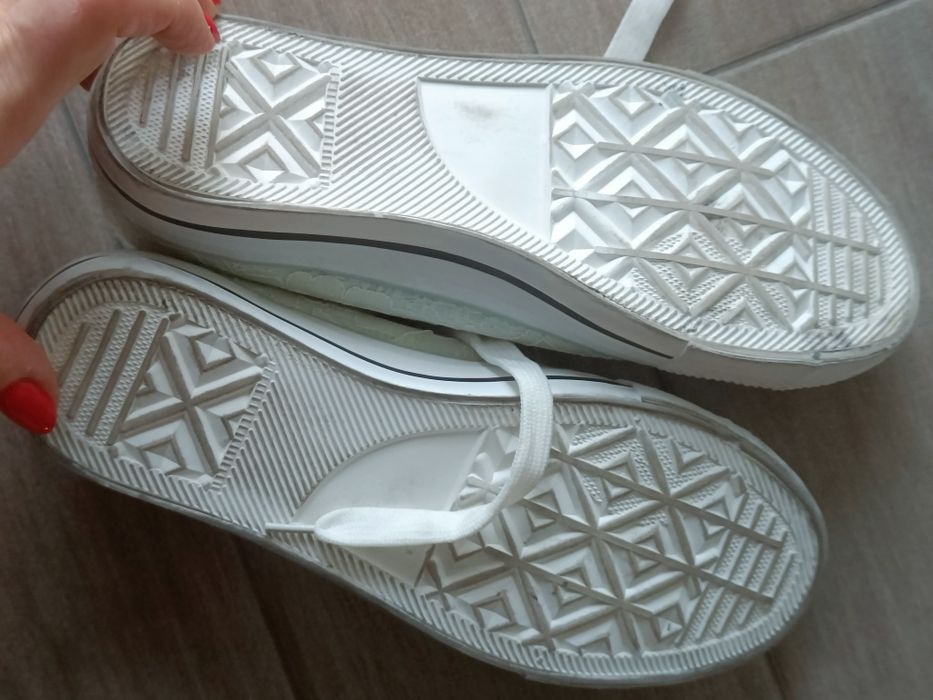 Błękitne trampki z koronką 38