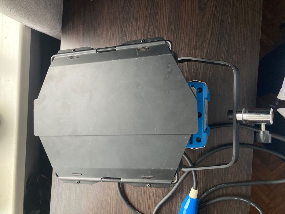 Постійне студійне світло з лінзою Френеля. 1000w