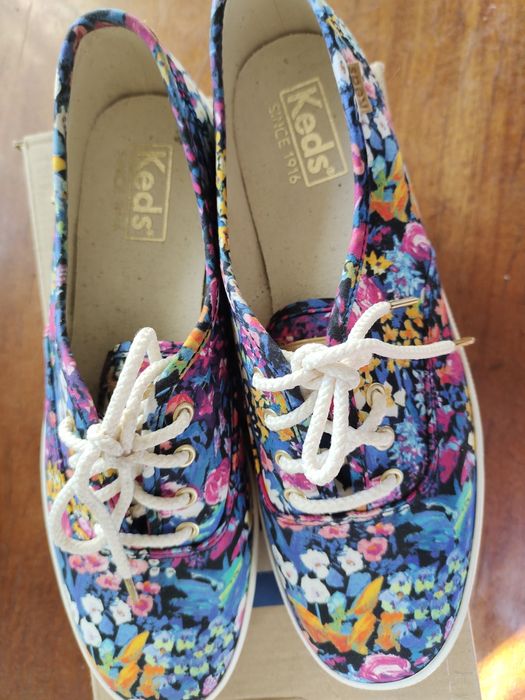 Яскраві кеди на стопу 24см