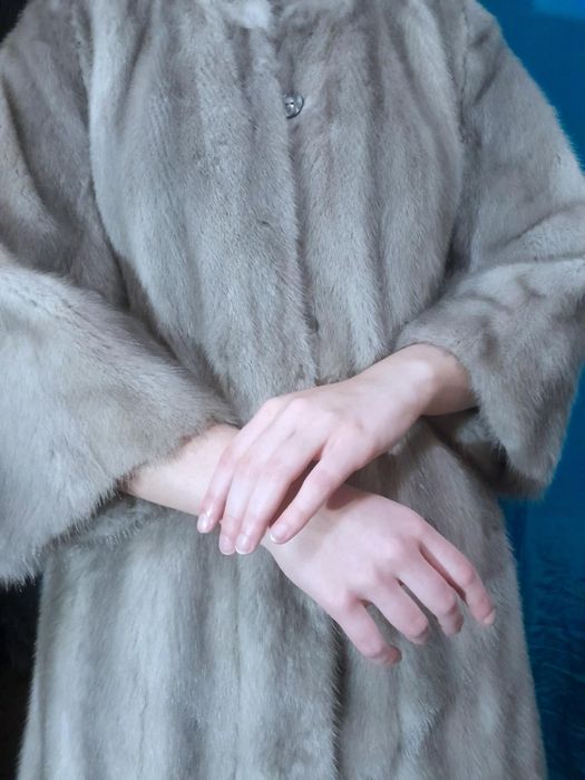 Шуба натуральная голубая норка срібна норка крестовка манто реглан