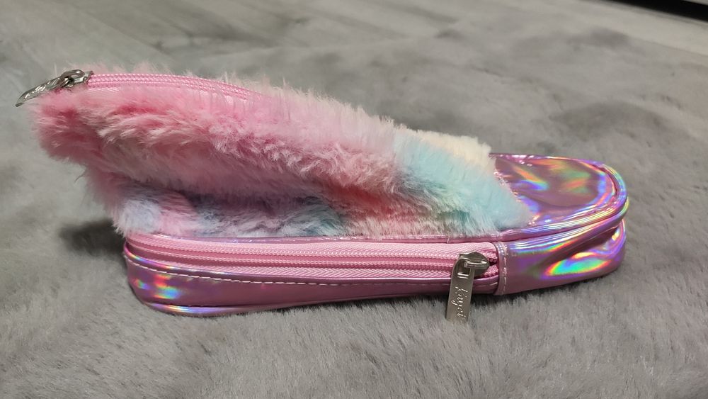 Piórnik but dla dziewczynki