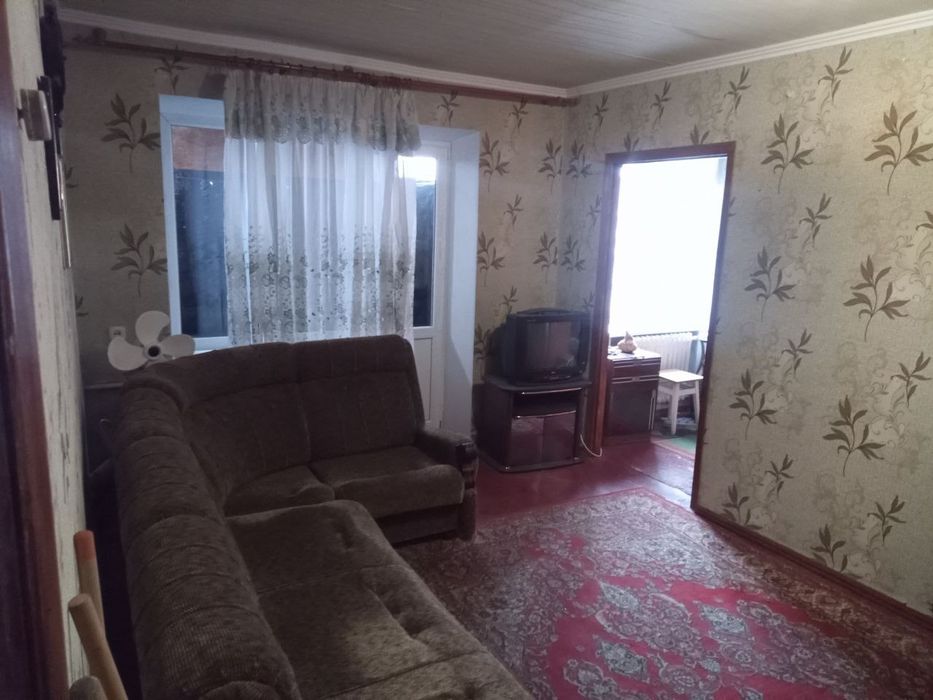 Сдается 2х ком кв. ЖД ост. Школьная 3.3 Кирпичный дом. Аккуратная.