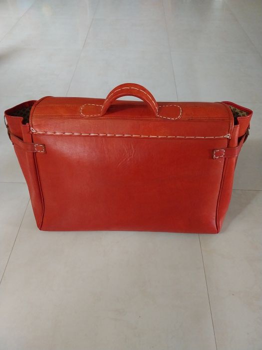 Mala de Viagem Antiga em Pele