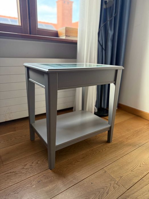 Stoliczek LIATORP IKEA w kolorze szarym ze szkłem