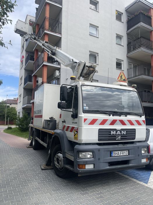 Prace na wysokosci z podnosnika 22m