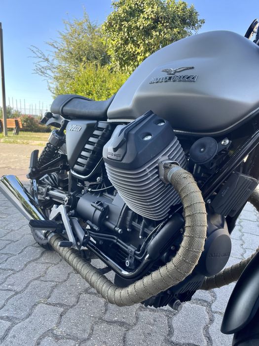 Moto Guzzi V7 Stone