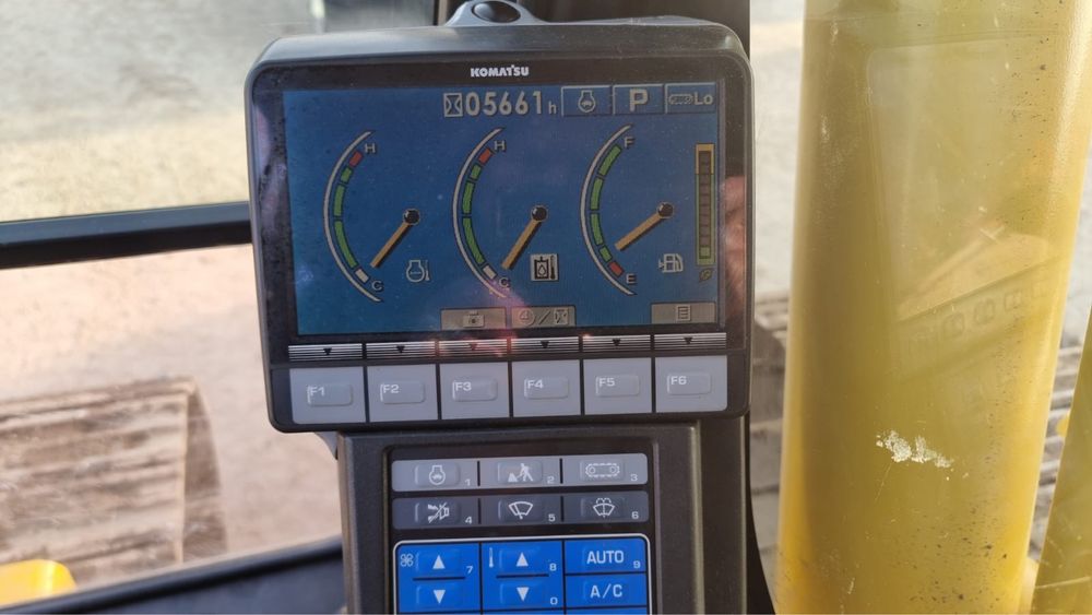 Экскаватор Komatsu PC 210 LC , 2012 г , гус 90 см